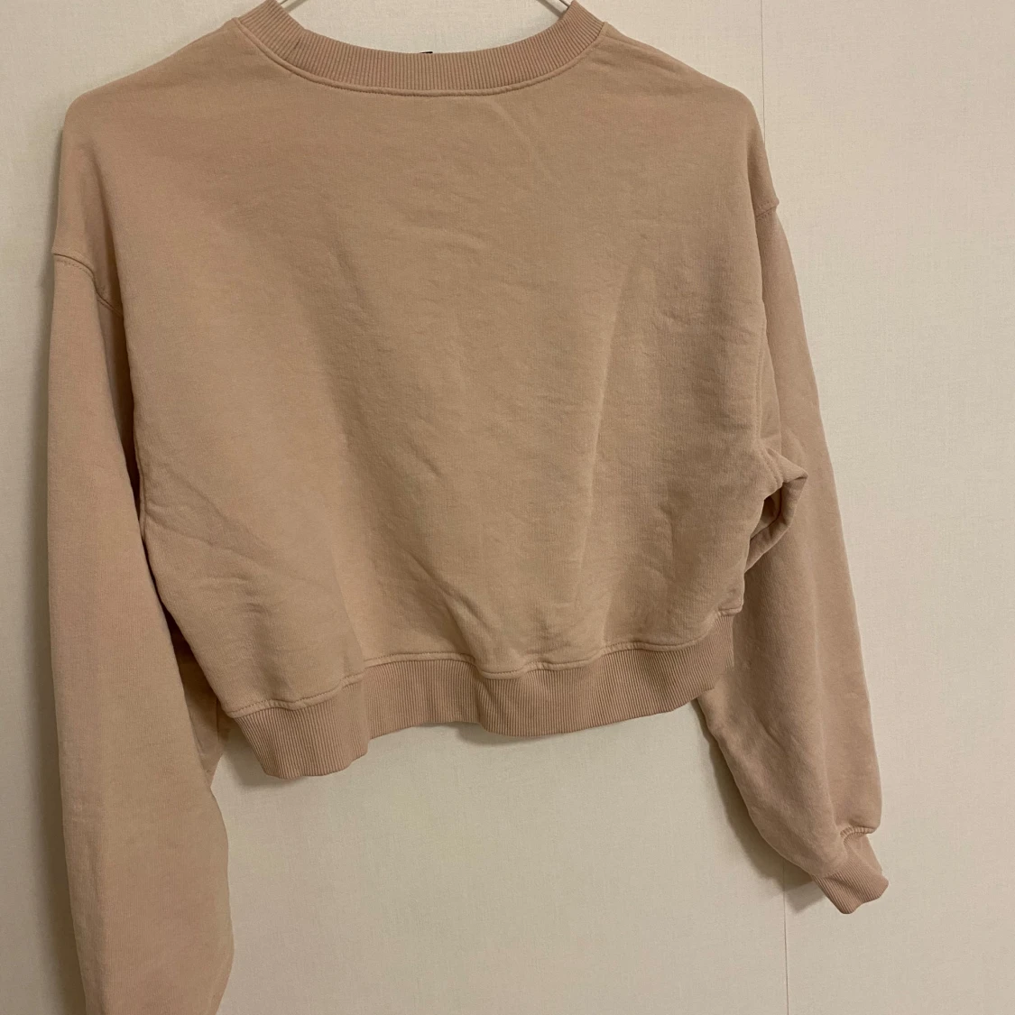 Beige/rosa croppad tröja från H&M Divided - 1
