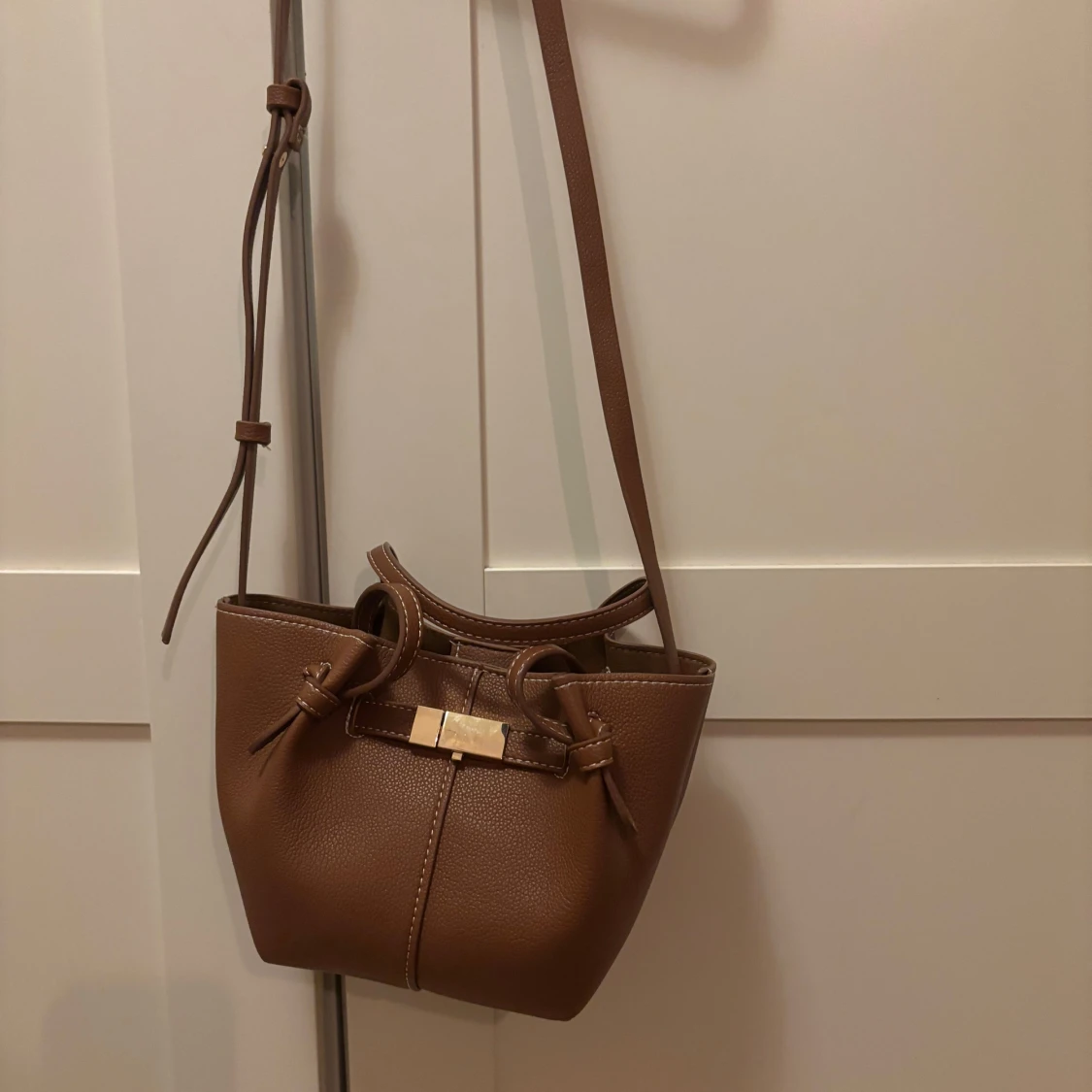 Brun axelväska från Lindex - 3