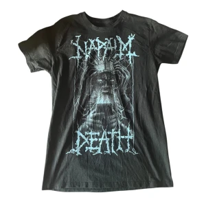 Napalm Death band tröja - Napalm Death band tröja från EMP. Storlek M, säljer för jag tycker den är lite för stor för mig :) 