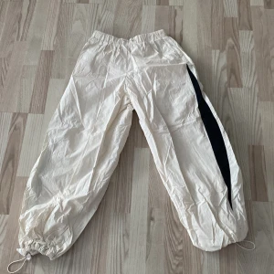 Baggy byxor från Zara - Aldrig använda helt nya från zara