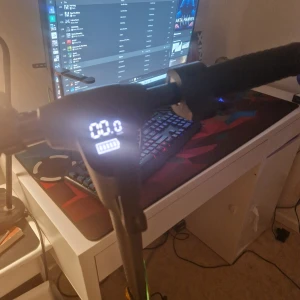 El sparkcyckel - Säljer en el sparkcykel köpte för 4500 säljer för 3000. Max hastighet 20 kilometer om du vill köpa skriv till mig.