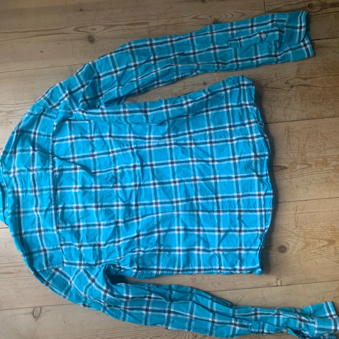 Blå rutig skjorta från Hollister - 3