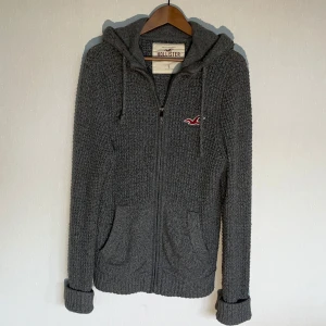 Stickad hoodie - Fet grovstickad zip hoodie i storlek L | skick 8/10 | perfekt nu till hösten🙌