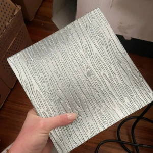 Silvrig bok med texturerat omslag - Bricka för ljus/ljus hållare 