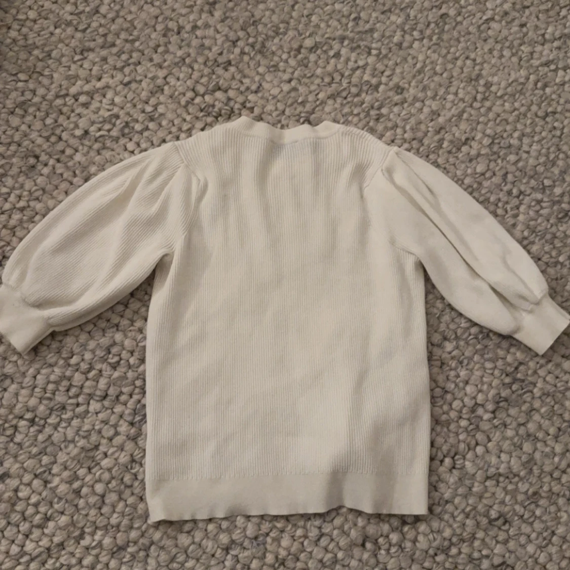 Vit ribbad tröja från Neo Noir med puff ärmar  - 3