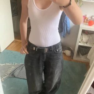 Vit body från Zara  - I princip helt ny, aldrig använd. Jättestretchig o jätte mjuk skulle säga att den kan forma alla möjliga kroppsformer 🫶🏼 skriv för fler bilder🤗