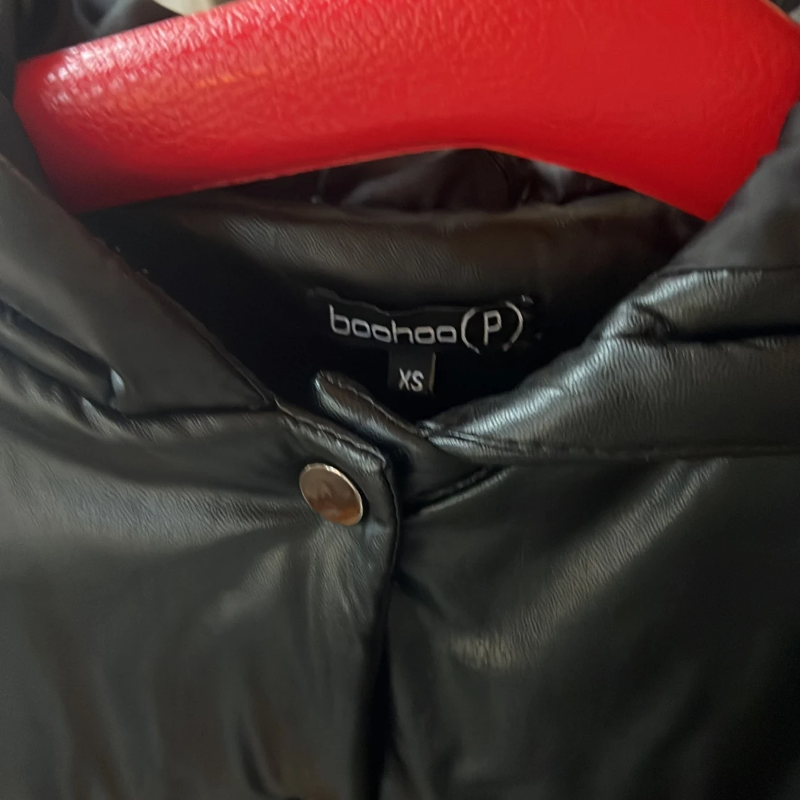 Svart pufferjacka från Boohoo - 2