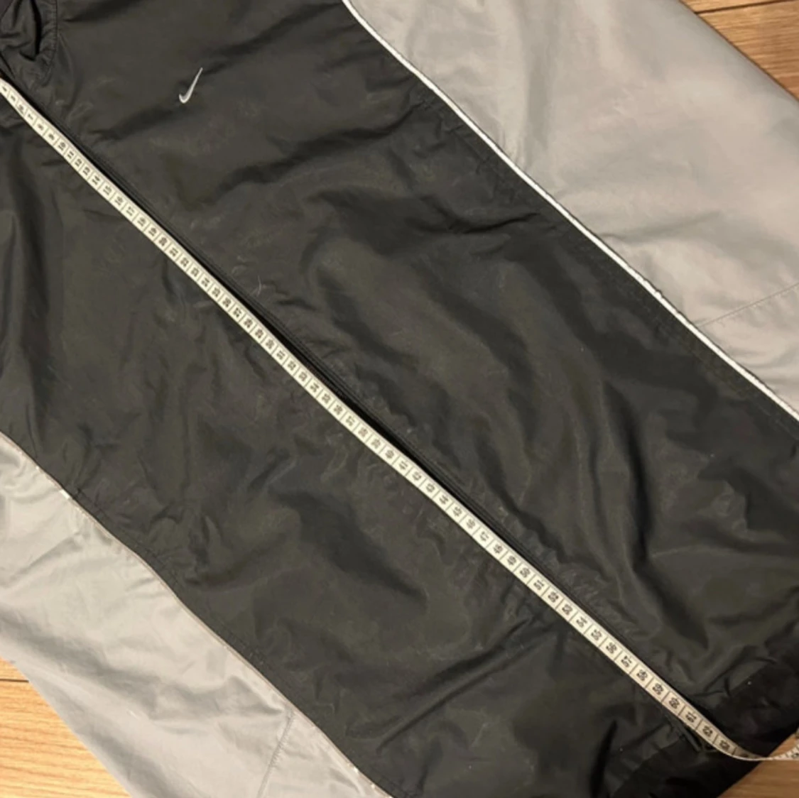 Svart och grå vintage nike jacka - 3