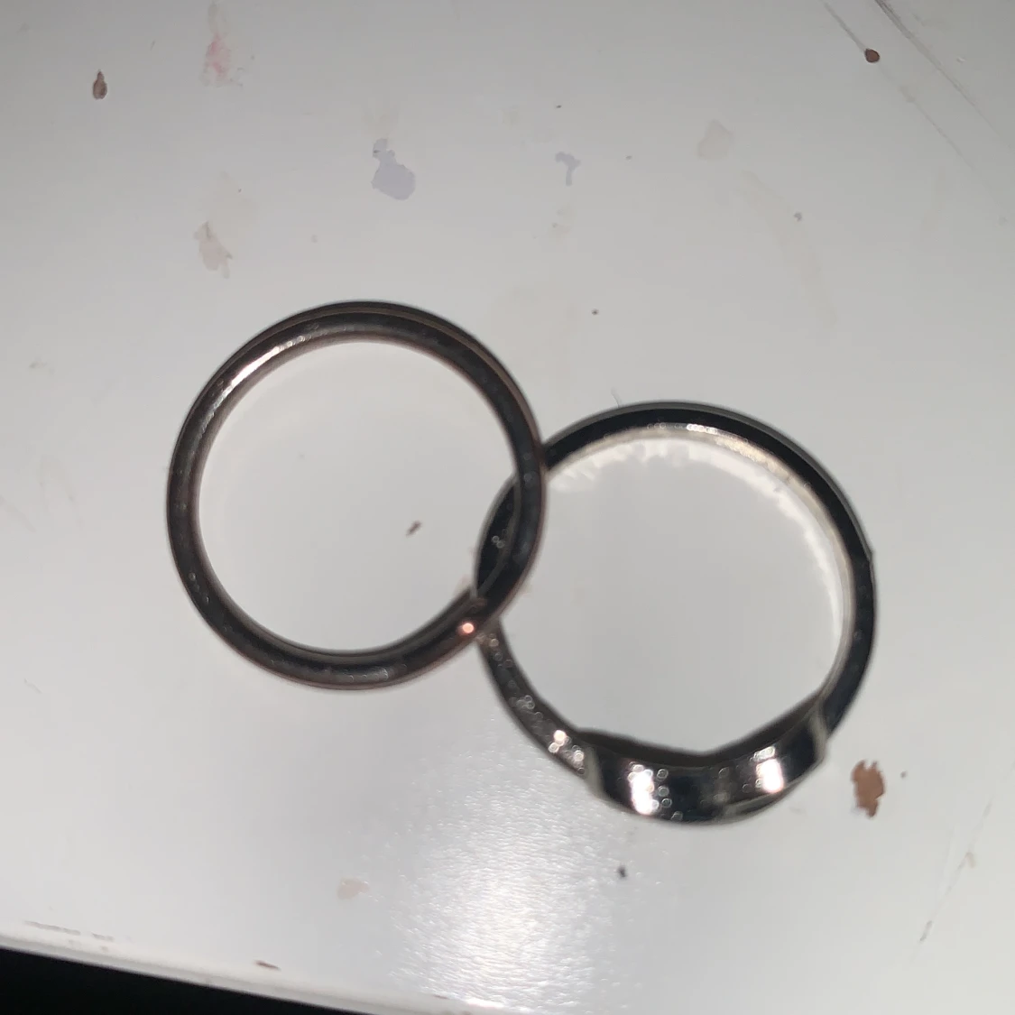 Två silverringar med oändlighetssymbol - 1