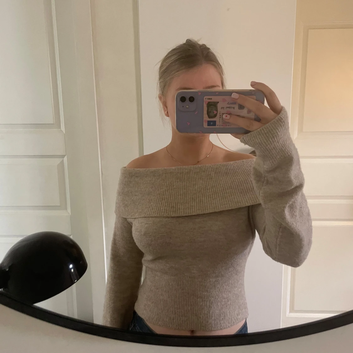 Beige offshoulder tröja från Weekday