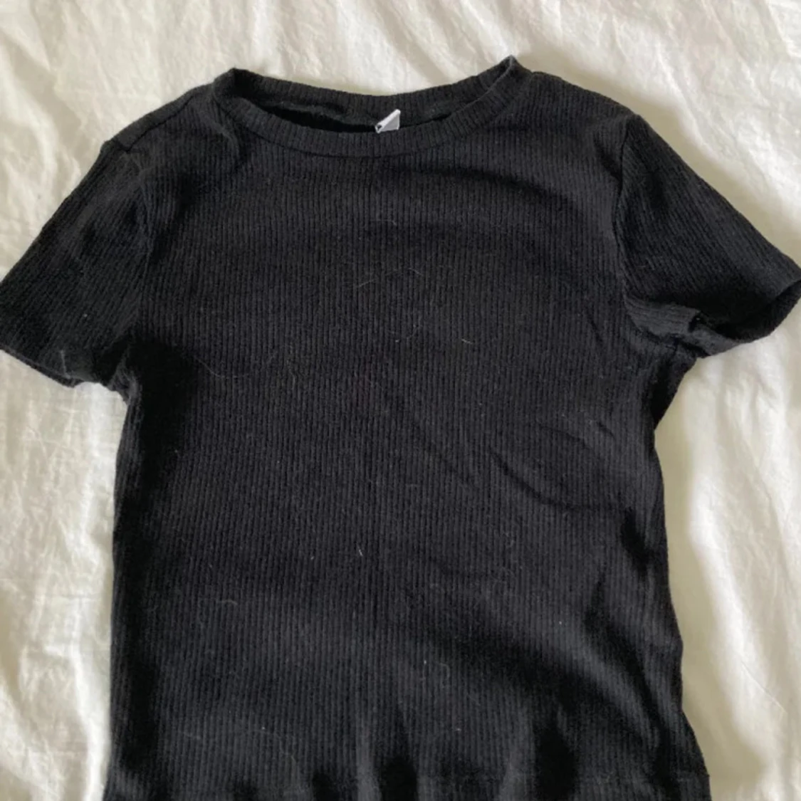 Svart ribbad t-shirt