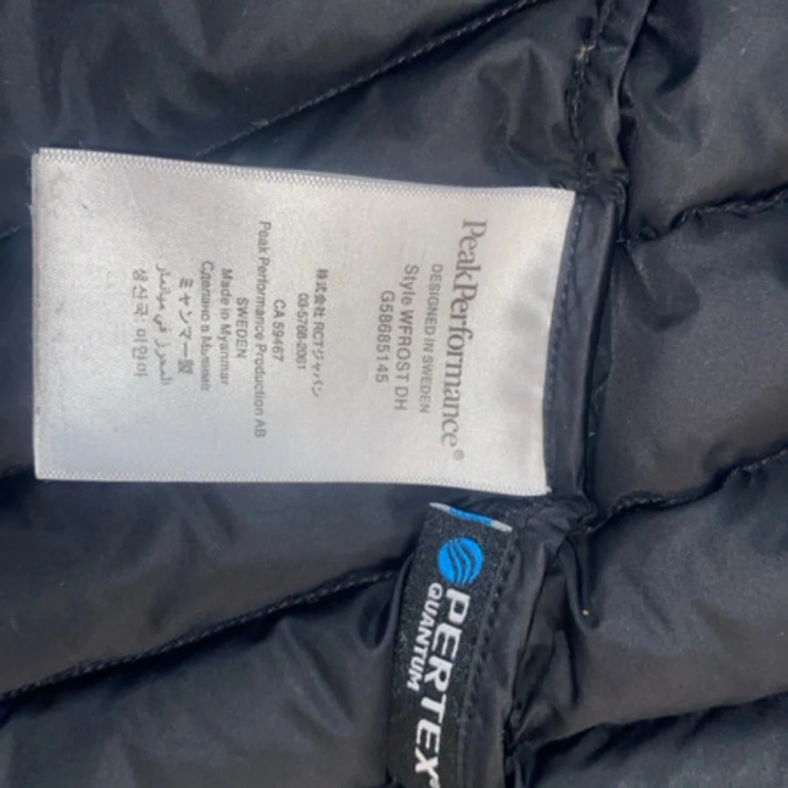 Svart dunjacka från Peak Performance - 1