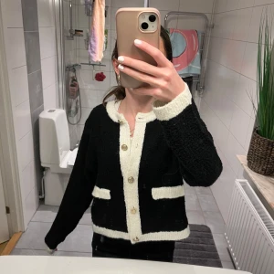  Jättefin kofta - Jättefin kofta ifrån hm’s barnavdelning i storlek 158/164💕💕 helt slutsåld 