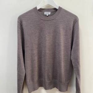 Beige/brun tröja - Säljer en här snygga beige bruna tröjan från Sandö (Åhléns). Inga tecken på defekter. Använd 2-3 gånger. Nypris 800. Storlek S. Skriv för fler frågor.