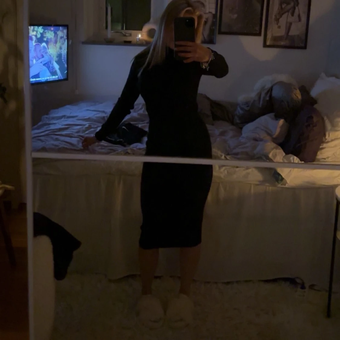Svart långärmad klänning - 1