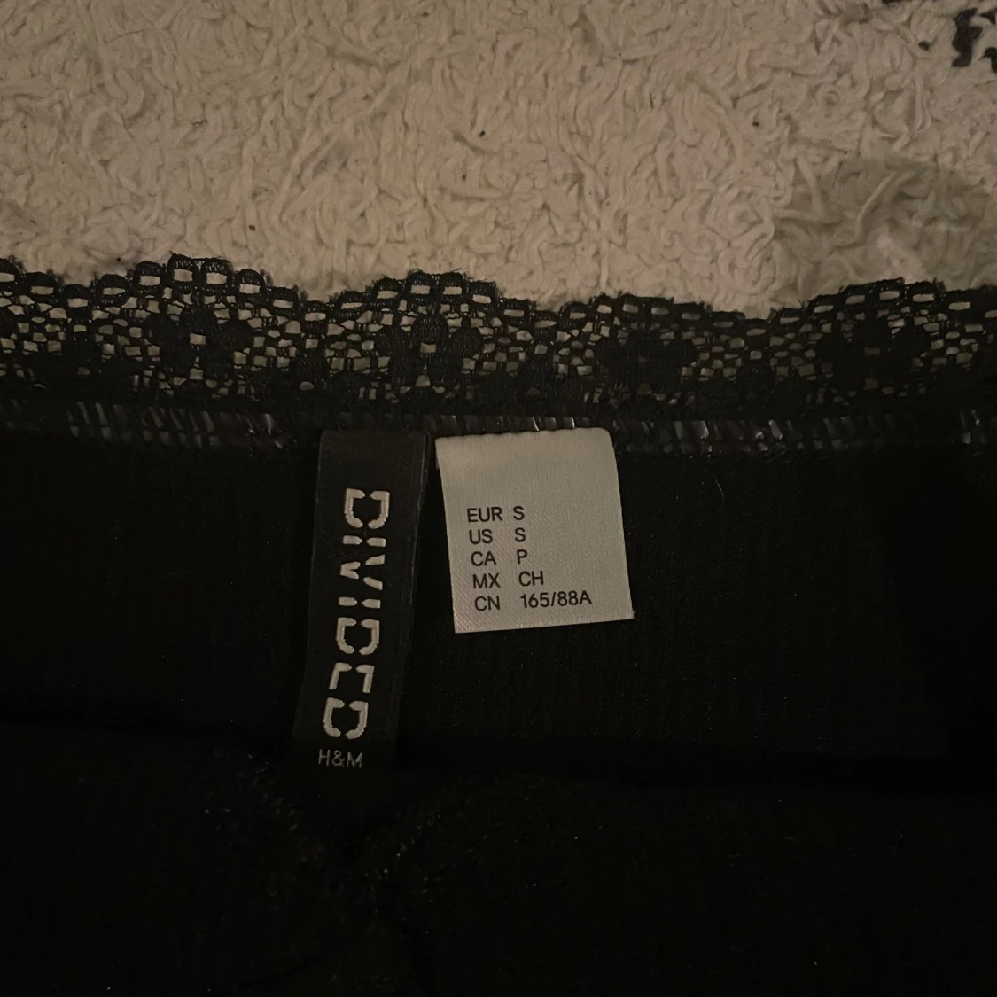 Svart ribbad klänning från H&M Divided - 2