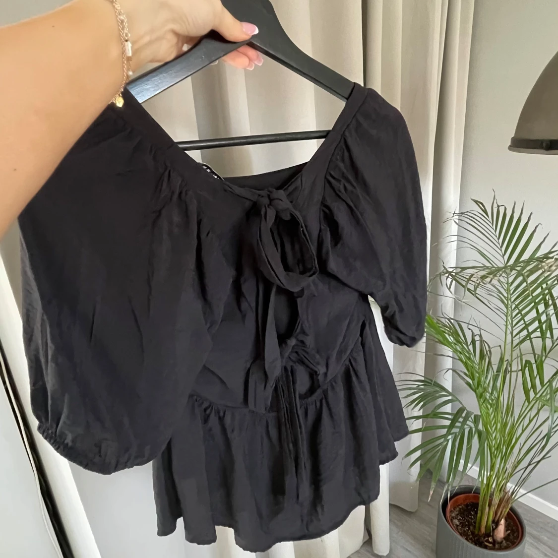 Svart blus från Aware - 1