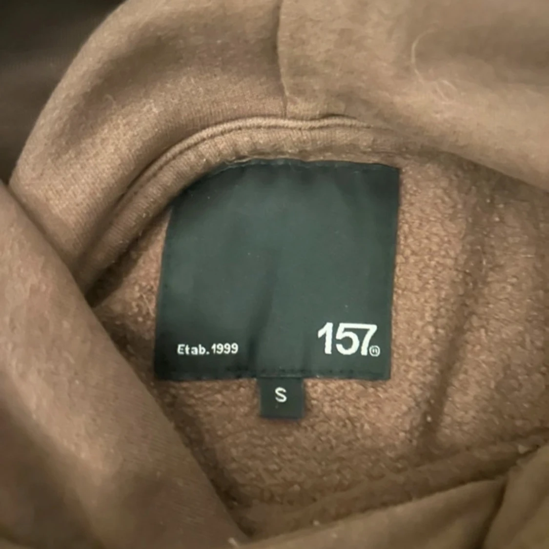 Brun hoodie från 157 - 1