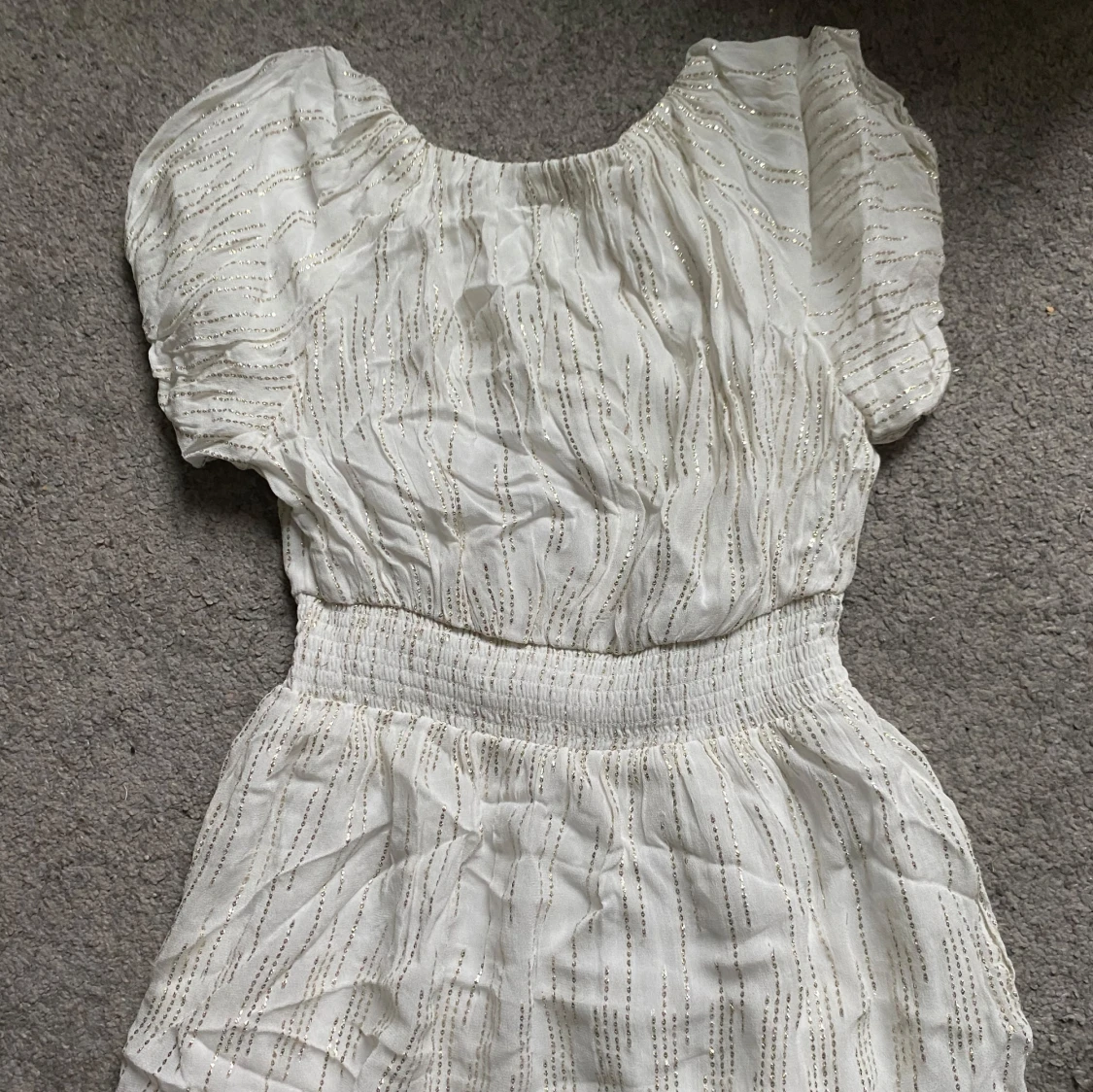 Vit klänning/ topp med guldmönster - 1