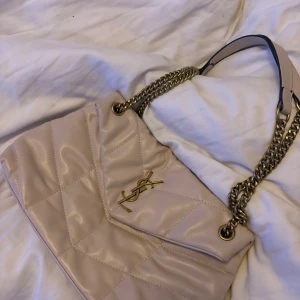 YSL - Väska från plick, ysl. Kan få med box 