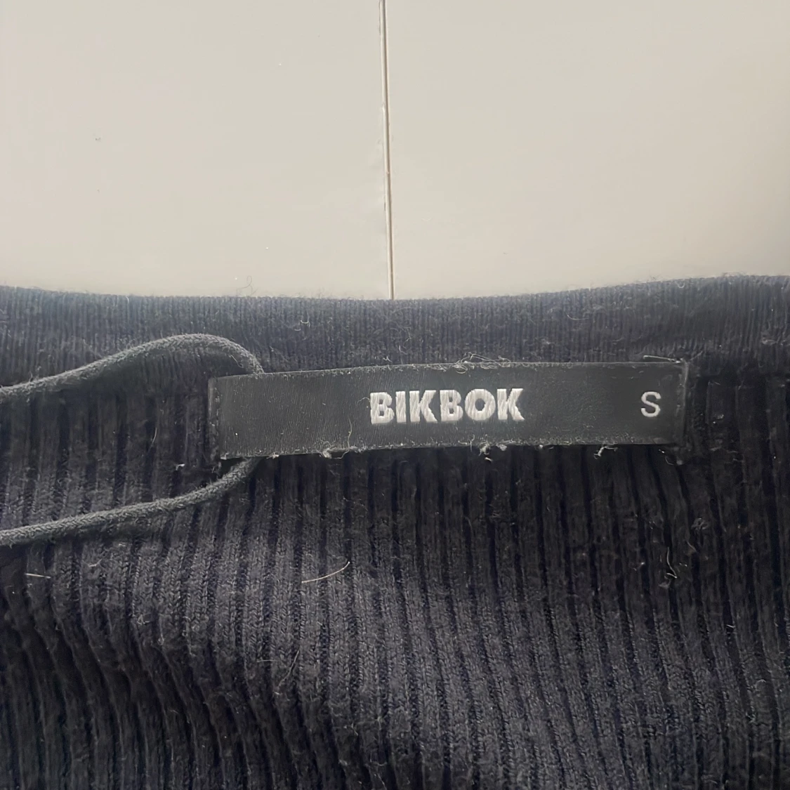 Svart långärmad tröja ifrån BIKBOK - 4