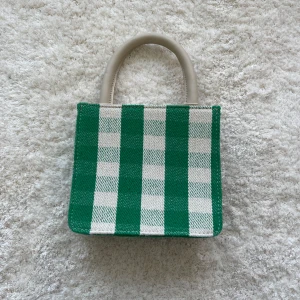 Söt väska - Jättesöt liten handväska, perfekt till sommaren!