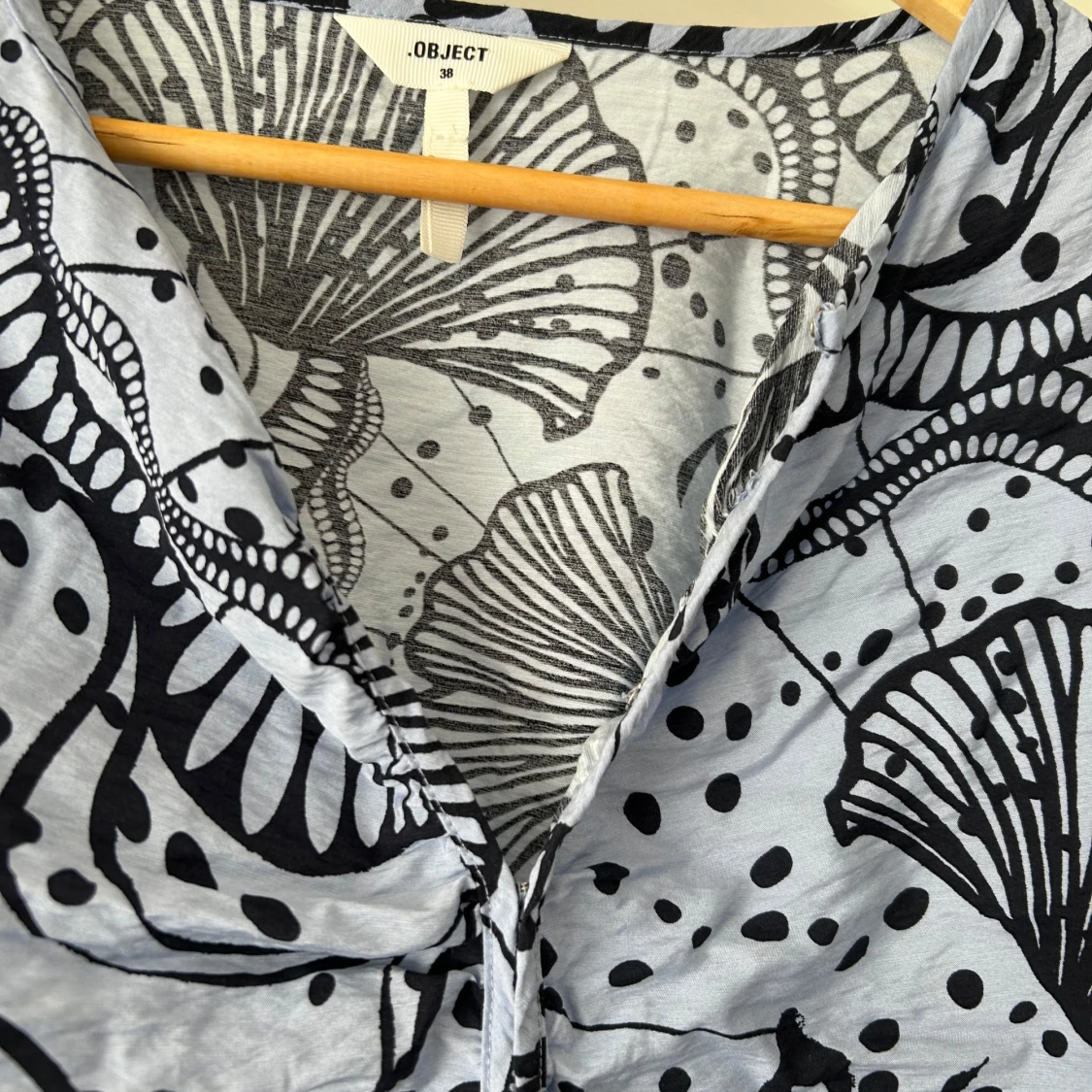 Blus ,38 i storleken  - 2