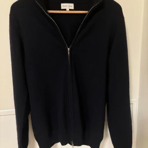 Cashmere zip  - Cashmere zip från Davida Cashmere. Skick: 8/10