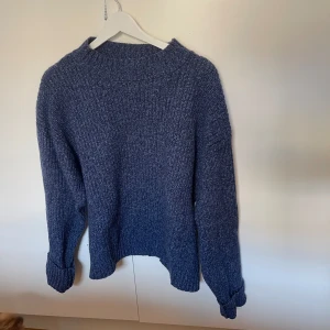 Stickad teöja - Stickad tröja i fint skick från a-dsgn. Perfekt nu till hösten!😍😍🙌🙌