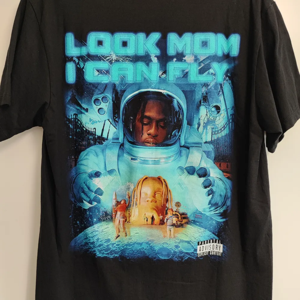 Helt ny travis scott t-shirt. T-shirts.