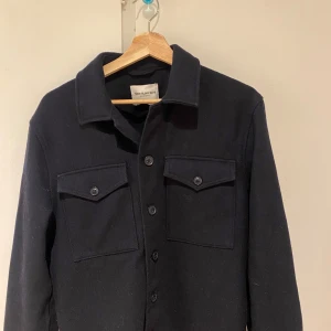 Overshirt - Säljer overshirt i storlek s Använd fåtal gånger