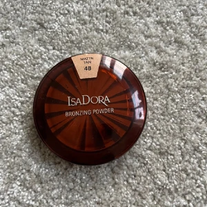 Isadora bronzer - Säljer denna bronzer från Isadora som är använd 1 gång men säljer då färgen inte passa mig💞