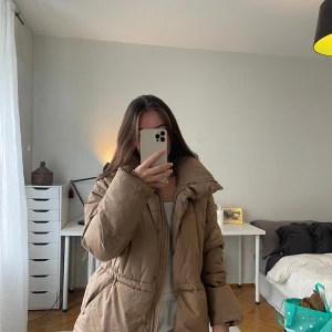 Jacka - Vinterjacka från Lindex Storlek: S Finns nån mindre fläck vid ärmarna