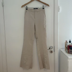 Mjukis kostym  - Köpt för 499 från Gina Tricot, bra skick, passar ej mig längre.