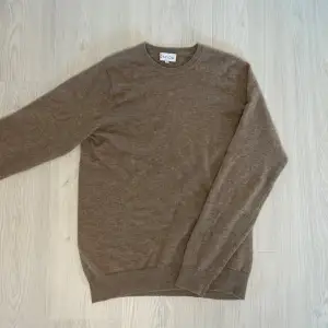 Tja säljer nu en beige pullover från Davida för endast 999kr! 100% kashmir, strl S. Pris är ej hugget i sten, hör av er i dm vid funderingar 🙌