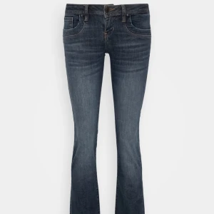 Ltb jeans  - Säljer dessa jätte fina långivande bootcut Ltb jeans då dem är lite stora i mijan. Det är storlek 29/36 och den är för lpnga för mig som är 176cm lång!💞(använda endast en gång så dem är i ny skick)