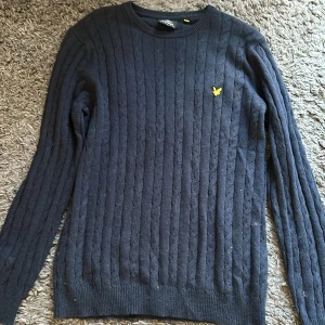 Lyle & scott hoodie - Här har ni en Finn hoodie som är i jätte bra sick inget håll och är äkta