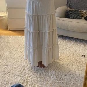 Vit sommar kjol - En vit sommar kjol 