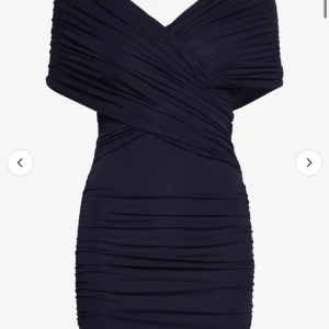 DAY Birger et Mikkelsen Klänning - Säljer min superfina klänning. Den är använd 1 gång och har inga defekter.🥰 Kom privat för föera bilder! Nypris: 1200kr