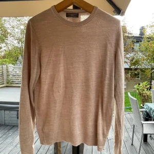 Stickad tröja - Tjena säljer denna stickade tröja då den ej kommer till användning. Skriv vid frågor!