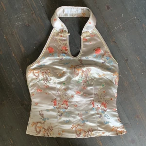 Halterneck topp xs/s - Unik topp, liten i bysten dock och ej stretchig.:-)