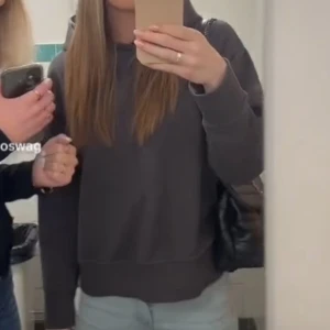 Zara hoodie - Jätte fin zara hoodie. Säljs ej längre hos zara. ( sista bilden är samma hoodie bara i en annan färg)