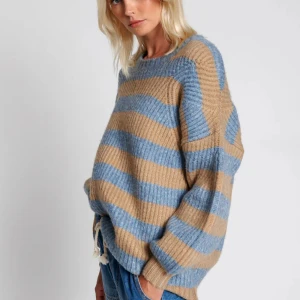 One Teaspooon stickad tröja  - Otroligt fin stickad tröja från One Teaspoon med tag kvar Nypris var 2400 kr Storlek S men skulle säga att den passar XS-Mberoende på hur översida man vill ha den