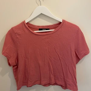 Croppad topp - Söt topp från bikbok!