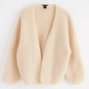 Kofta  - Säljer denna populära kofta ifrån Lindex som är svårt att få tag på. Storlek m/l men skulle säga passar s 