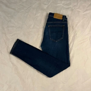 Tiger of sweden jeans - Säljer nu dessa feta Tiger of Sweden jeans | storleken: 31/32 | nypris: 1500kr | mitt pris: 200kr | hör av dig vid frågor//mvh Trend closet 