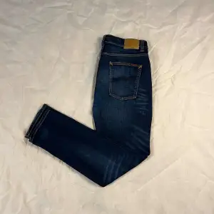 Säljer nu dessa feta Nudie jeans | storleken: W33 L32 | nypris: 1600kr | mitt pris: 399kr | hör av dig vid frågor//mvh trend closet 