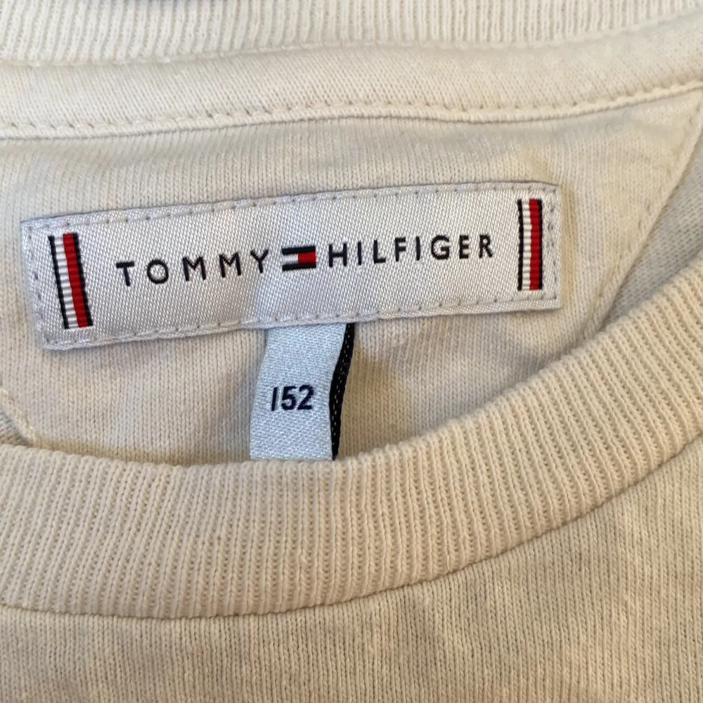 En super fin Tommy Hilfiger T-shirt. Pris kan diskuteras 😊. T-shirts.