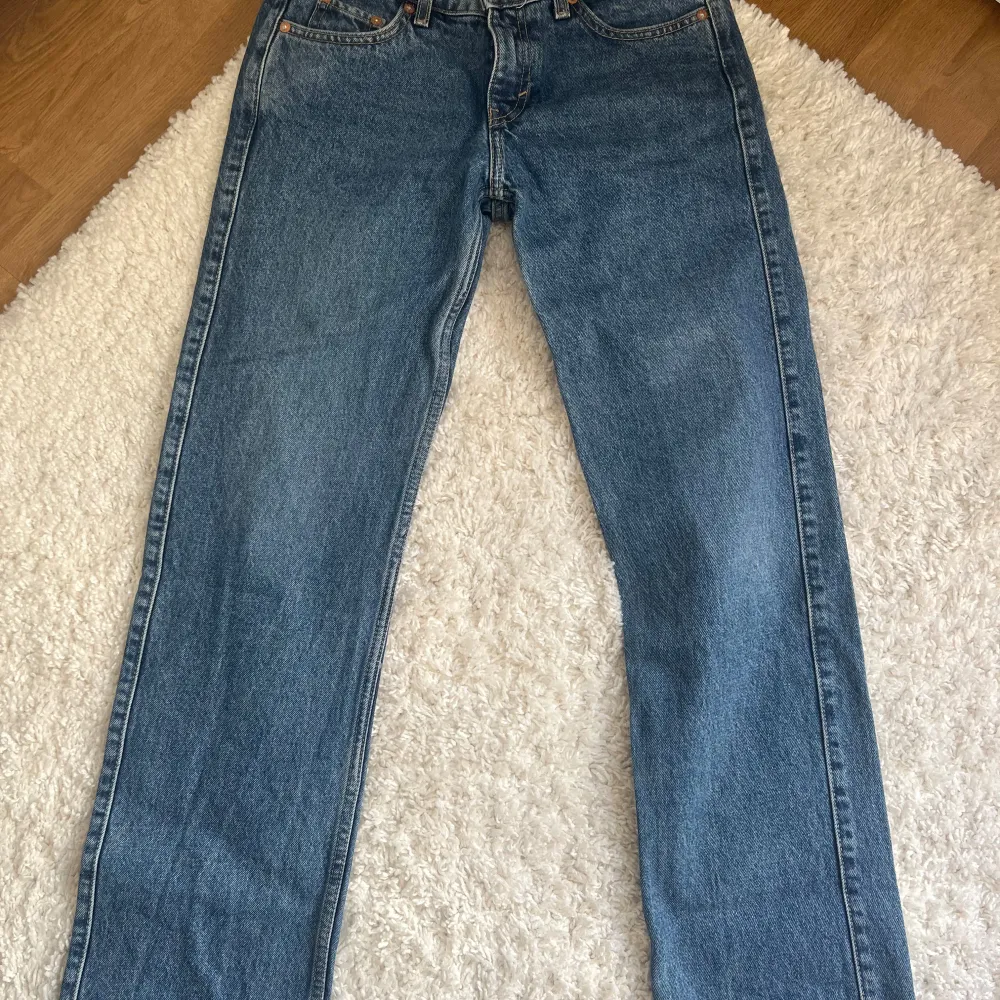 Säljer dessa skit snygga jeans från weekday i modellen arrow. Skriv privat vid frågor.. Jeans & Byxor.