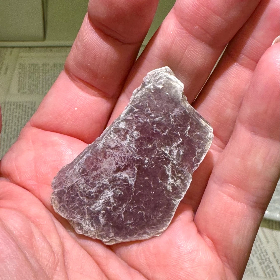 Skimrande skiva i Lepidolit mica - 90